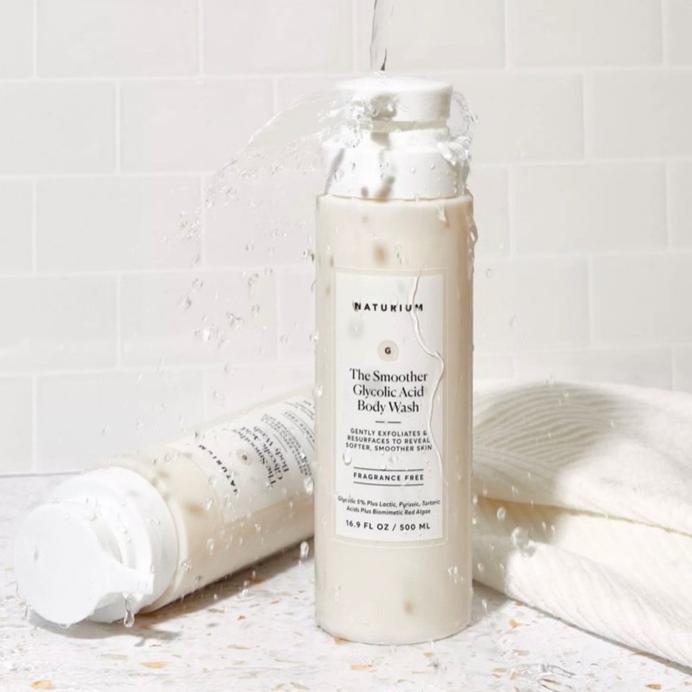 NATURIUM The Smoother Glycolic Acid Body Wash - Picture 3 of 3